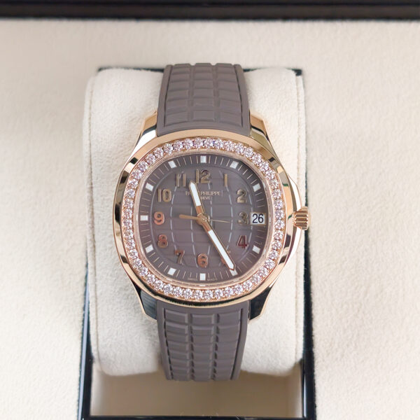 Patek Philippe Aquanaut 5268/200R-010 Rose Gold Diamond Bezel - Image 2